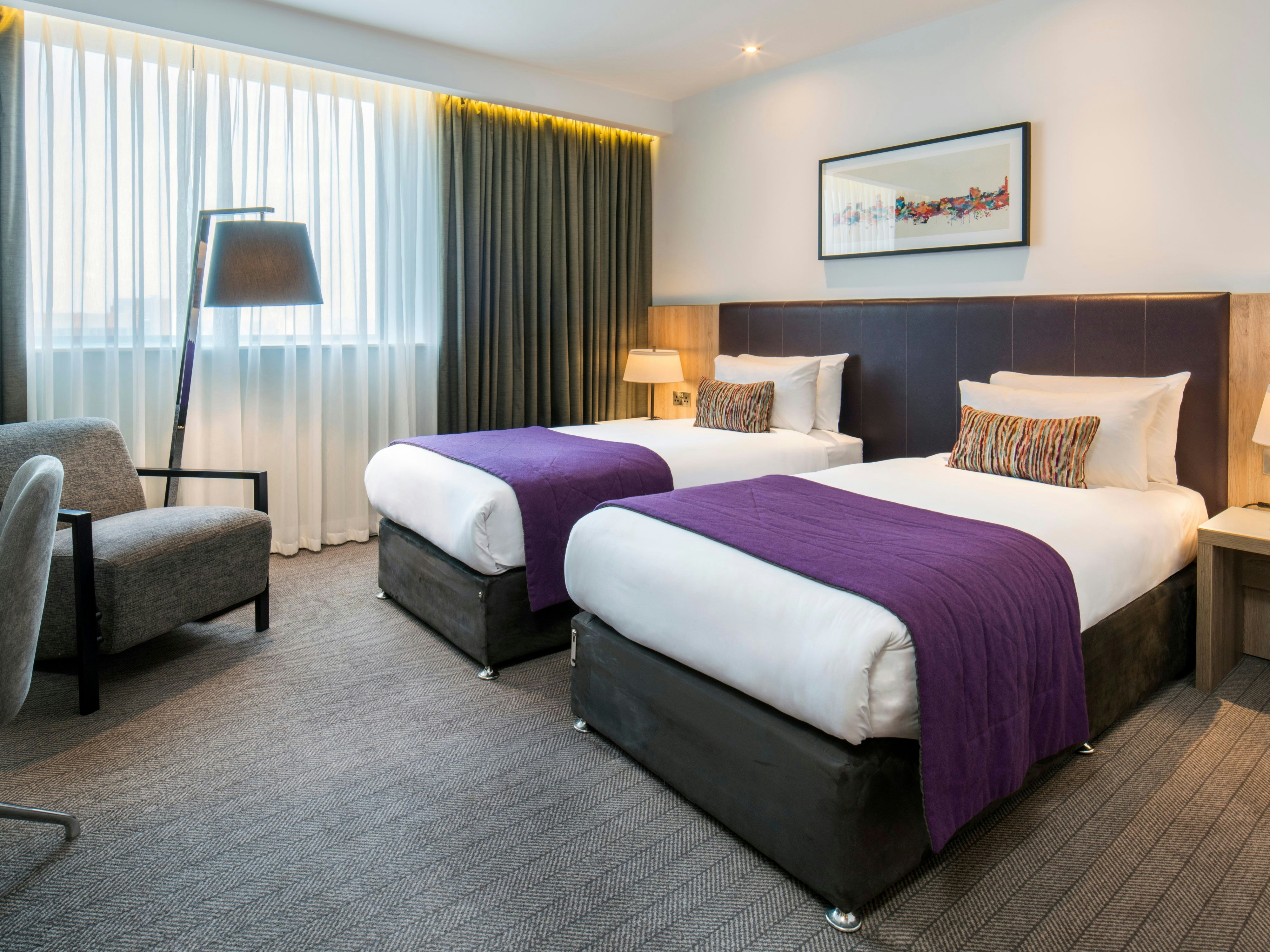 DELUXE, TWIN BEDS
