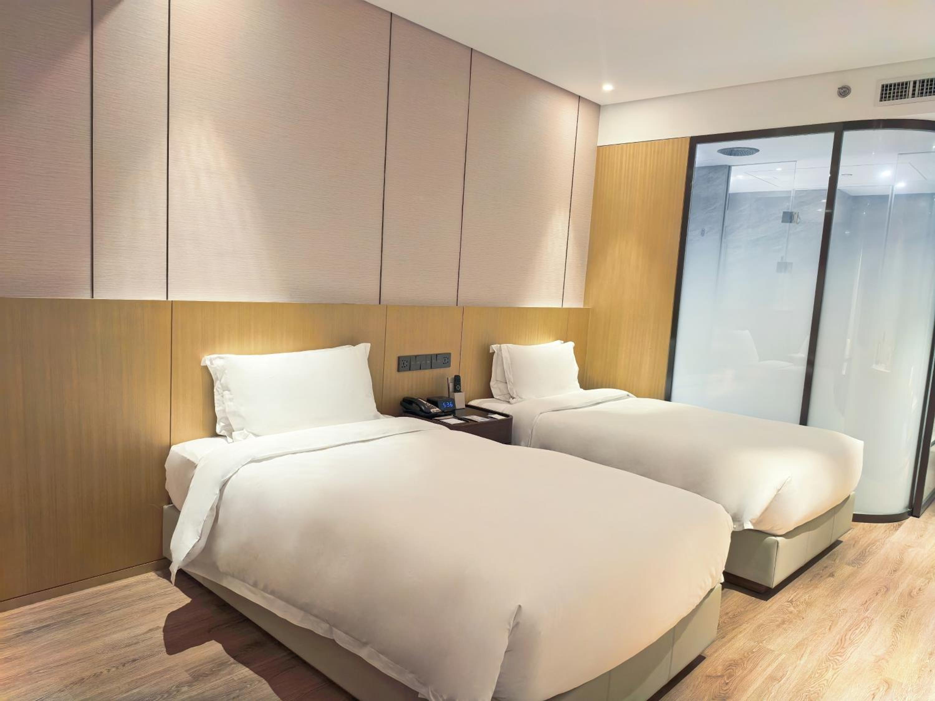 Superior, Twin Beds, No Window