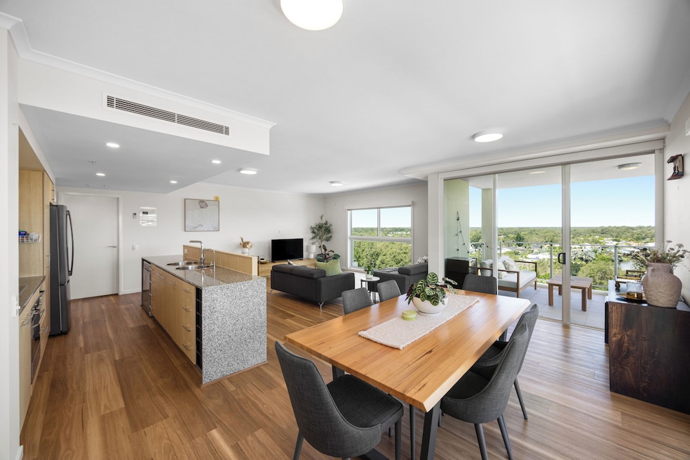 Pelican Waters Resort 56/68