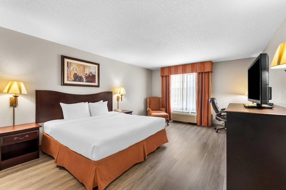 ROOM, KING BED