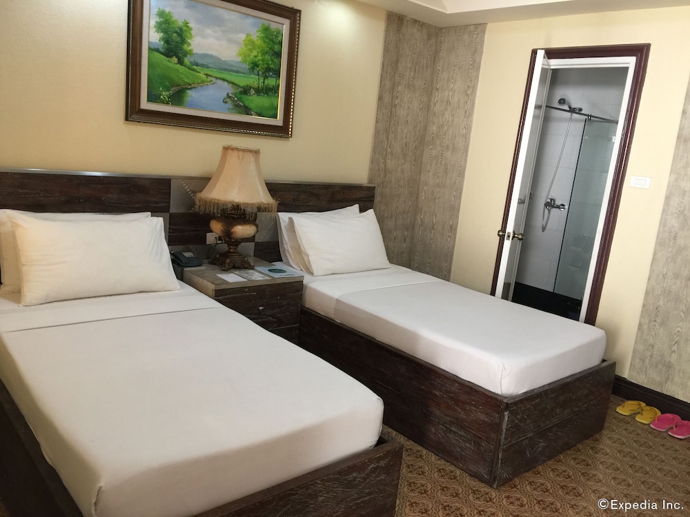 ROOM, TWIN BEDS, POOL SIDE