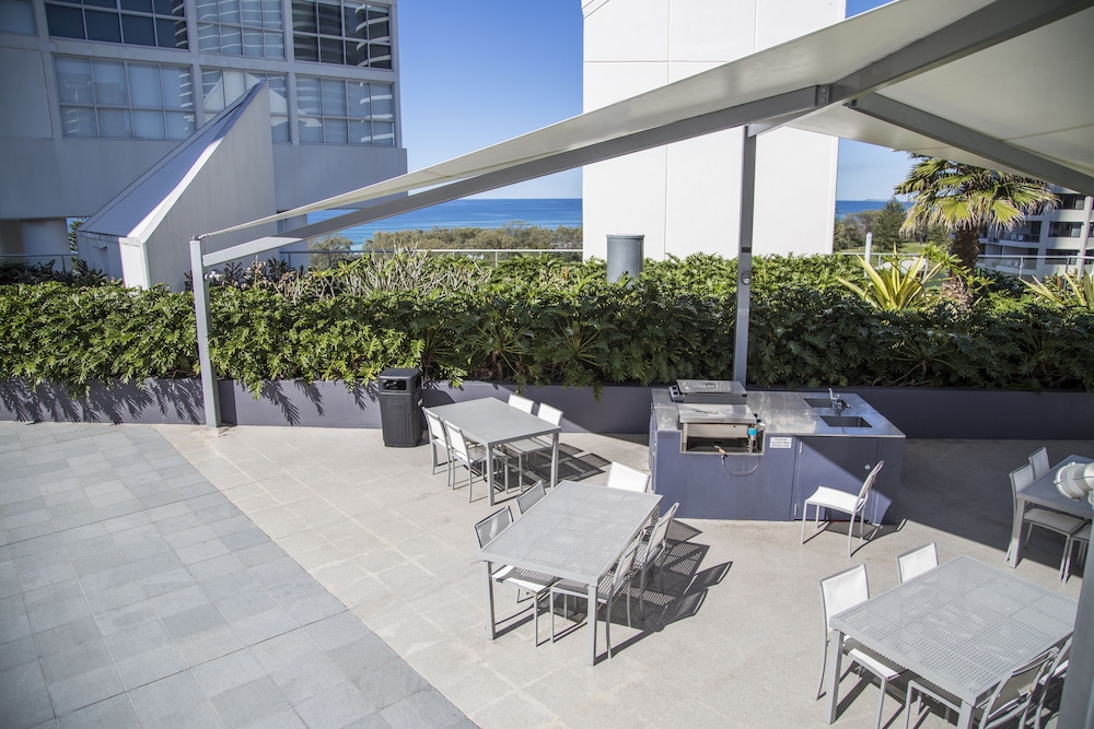 ULTIQA Air on Broadbeach 64/71
