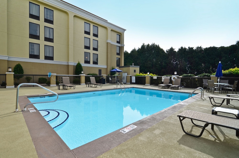 Holiday Inn Express Burlington 3/79