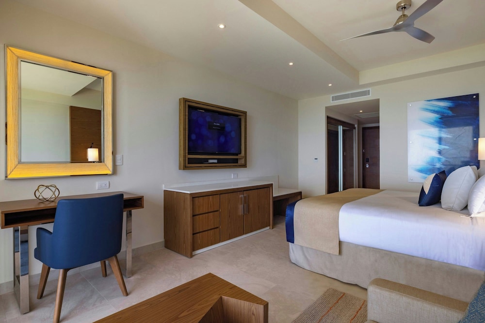 Diamond Club, Junior Suite, Luxury, King Bed, Ocean Front, Sofa، Royalton Grenada, an Autograph Collection All-Inclusive Resort 6/9