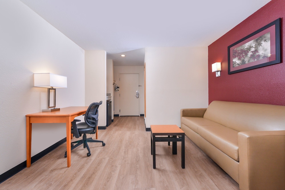 Red Roof Inn & Suites Danville, IL 16/30