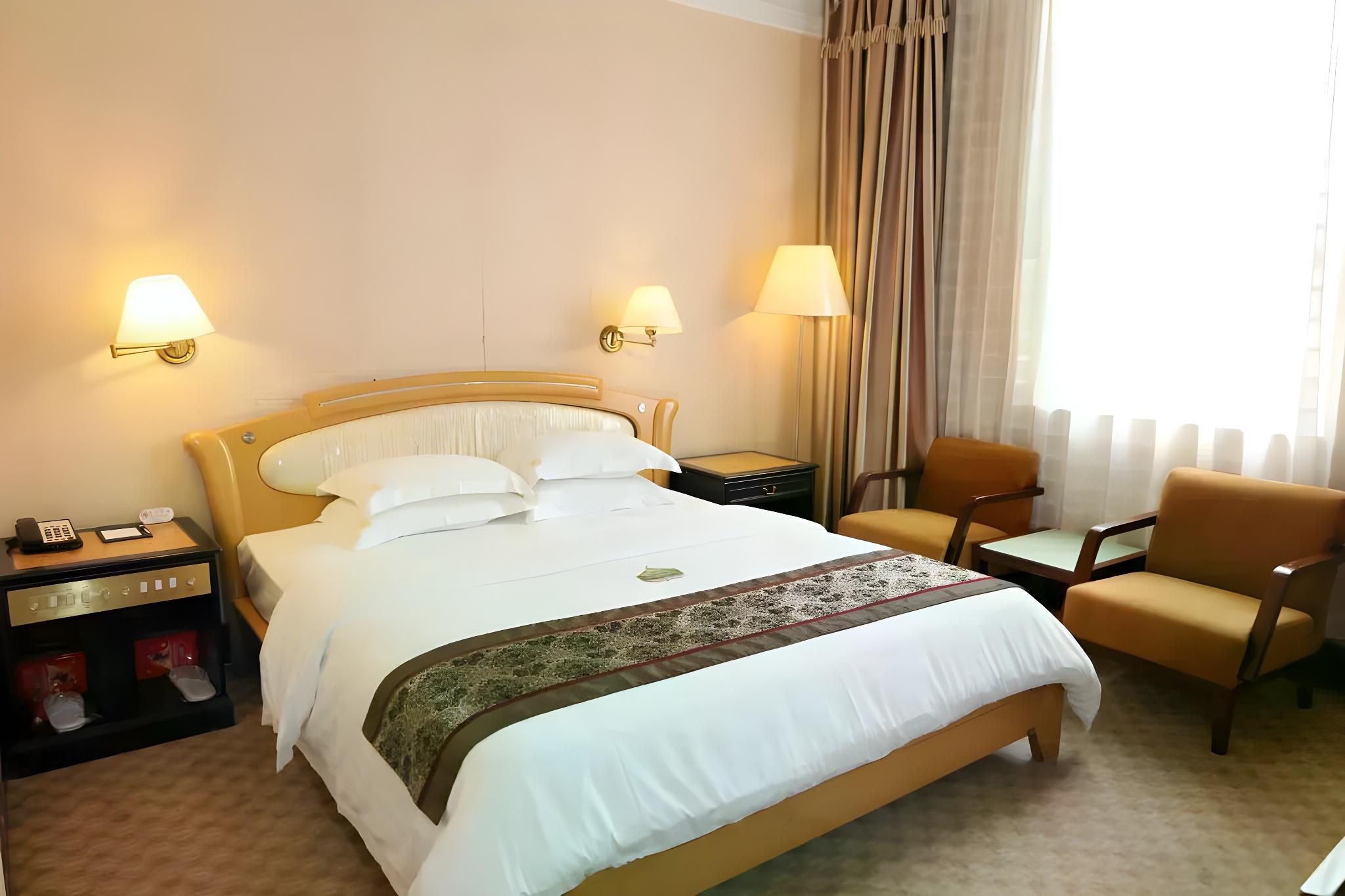ROOM, QUEEN BED, RIVER VIEW