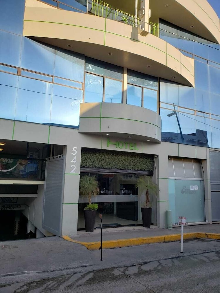 Hotel Esmeralda's 25/31