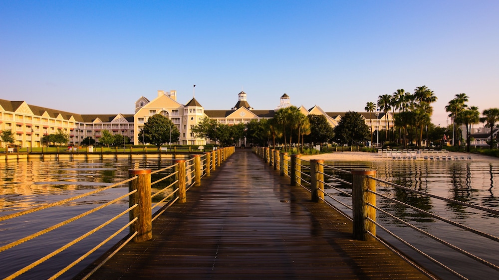 Disneys Yacht Club Resort 26/50