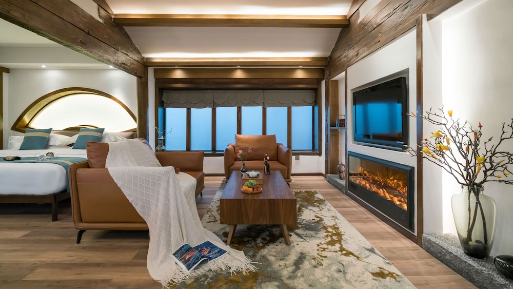 Lize Graceland Artistic Suite Inn 42/50