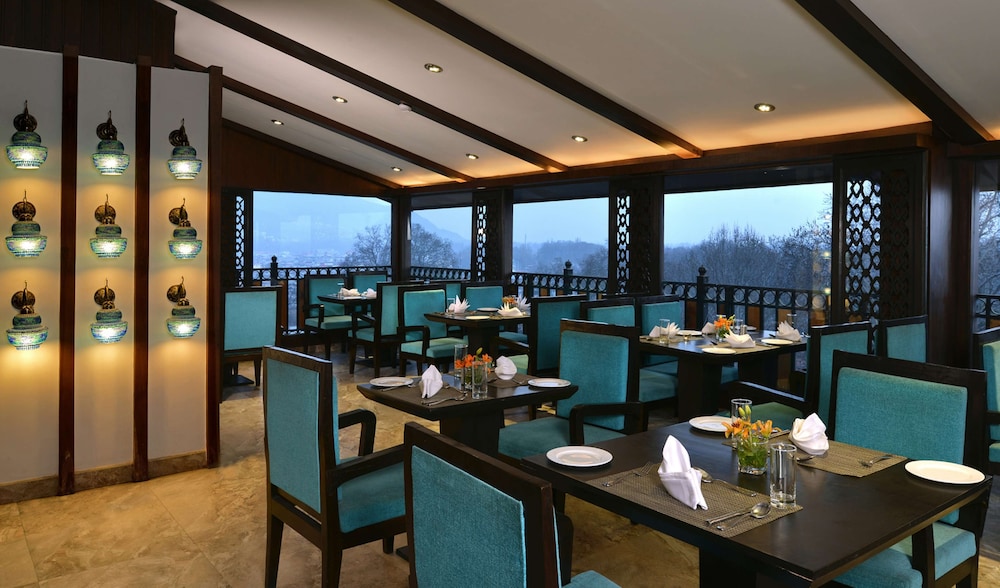 Golden Tulip Srinagar 30/48