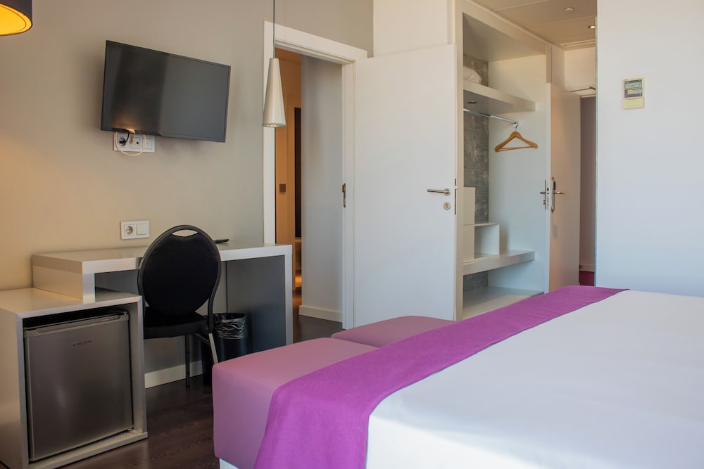 JUNIOR SUITE, KING BED