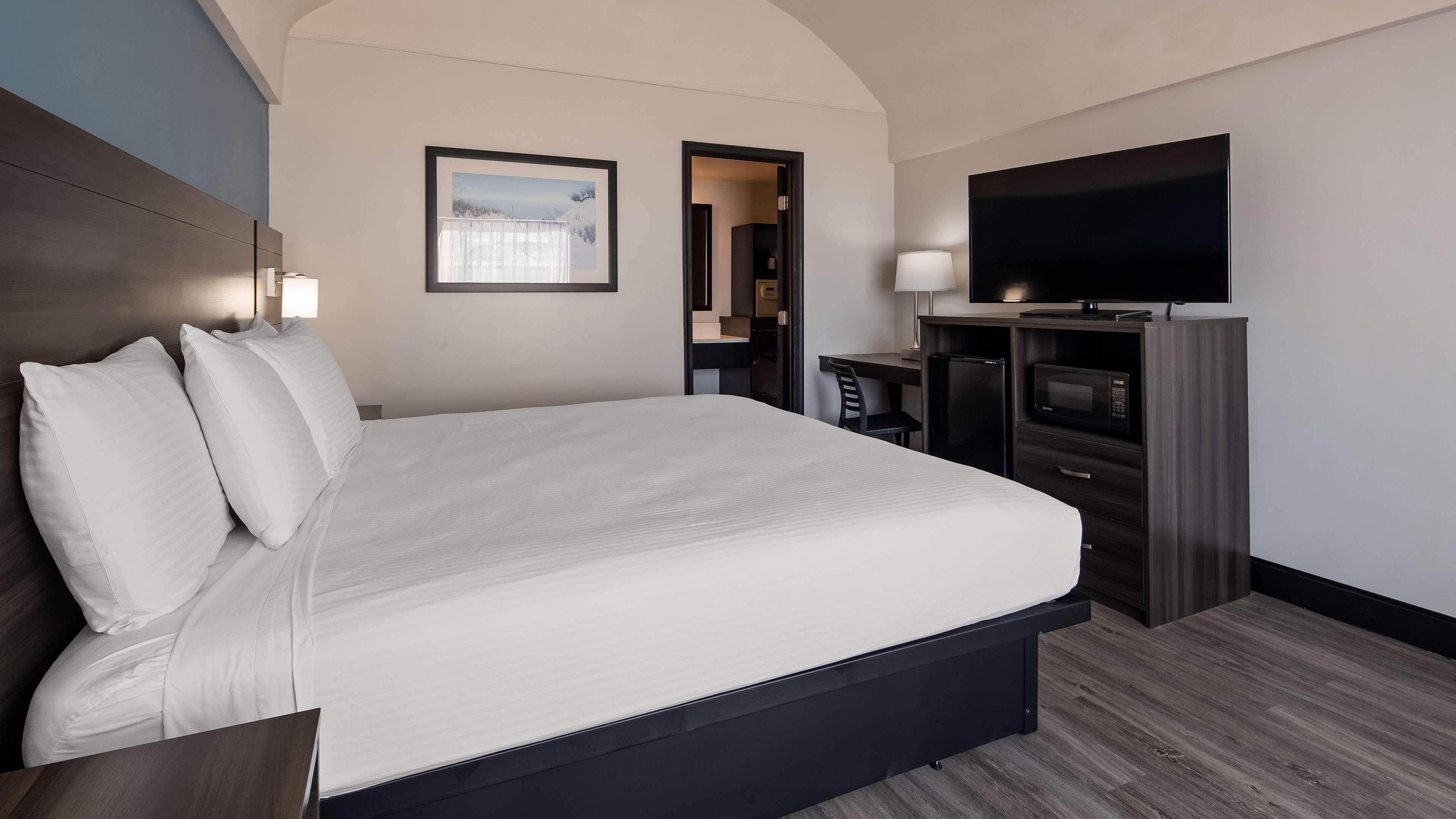 Inner, King Bed، SureStay Hotel by Best Western Virginia Beach Royal Clipper 7/10