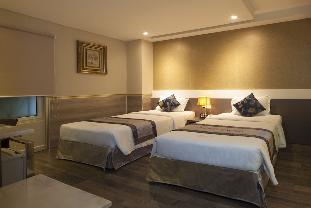 Sunflower Hotel 32/61