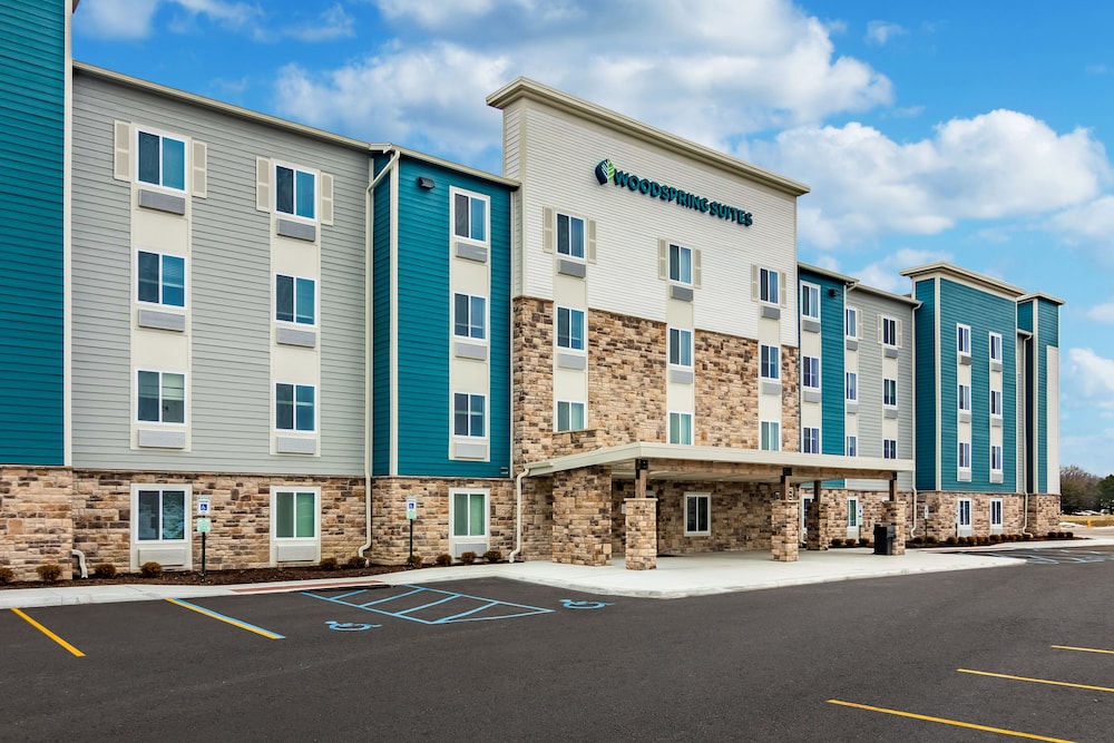 WoodSpring Suites Toledo Maumee 14/17