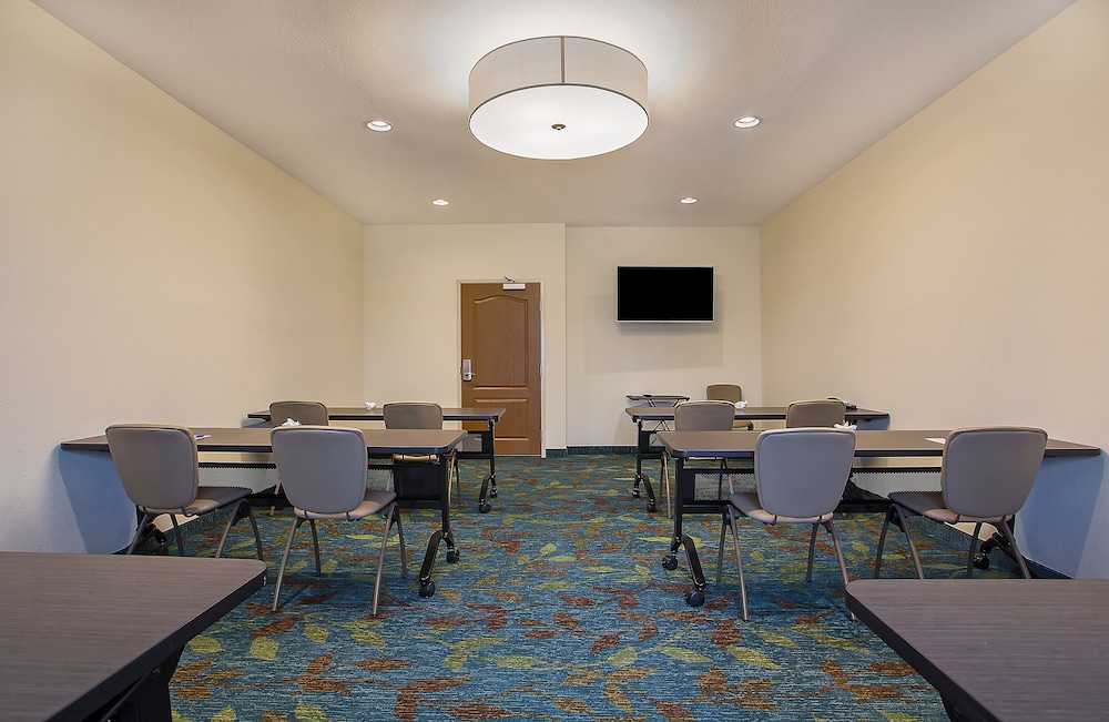 Candlewood Suites Oak Grove - Fort Campbell 51/65