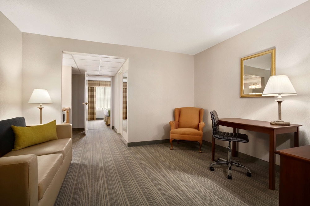 Country Inn Suites By Radisson Charlotte University Place Nc 7/24