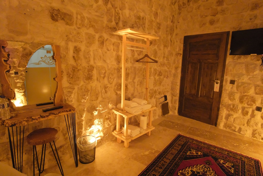 Euphoria Cave House 20/50