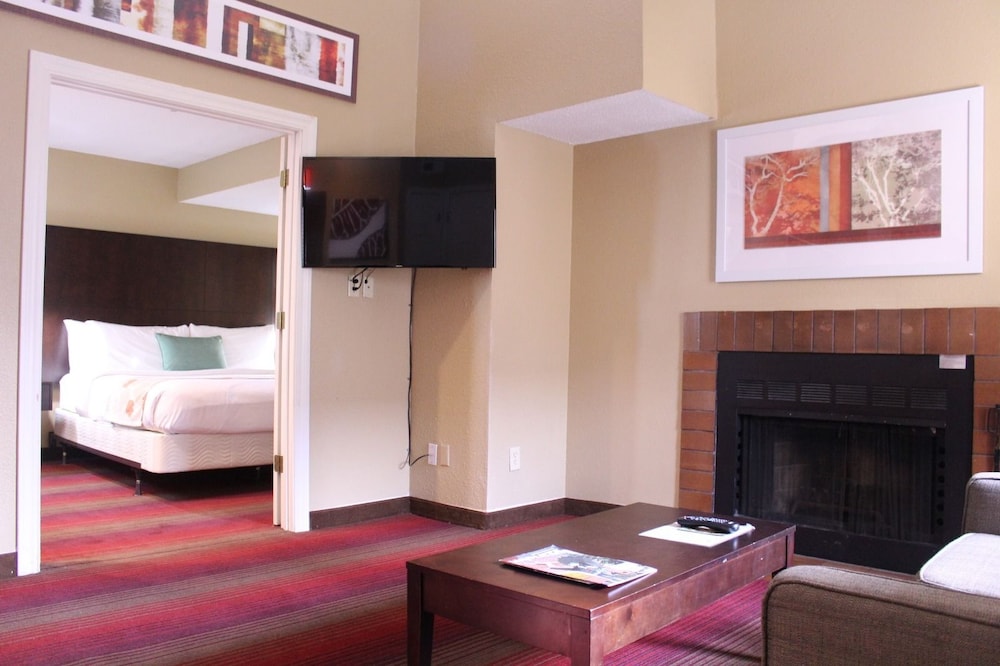 Hawthorn Suites By Wyndham Wichita East 16/35