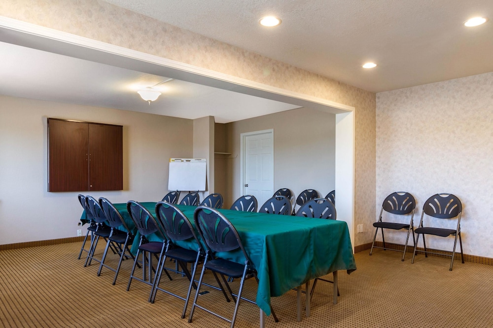 Rodeway Inn Auburn, CA 38/41