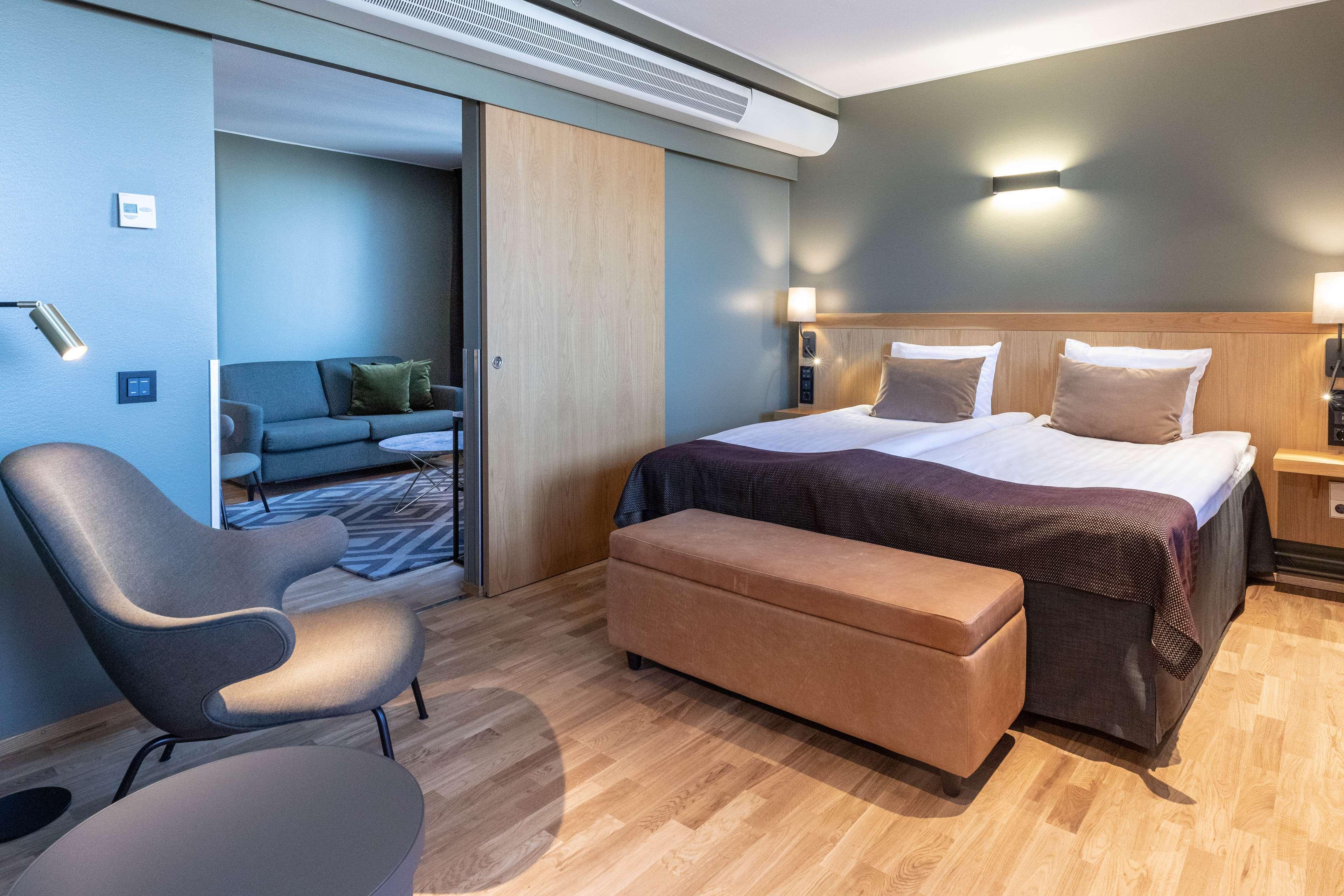 جناح جونيور