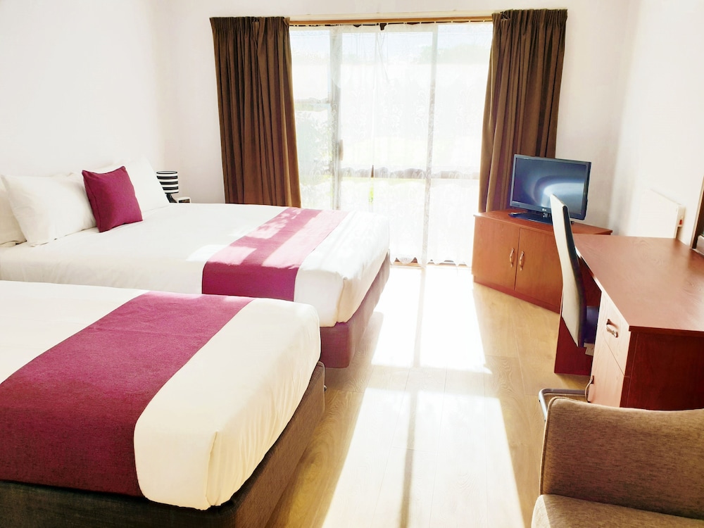 Garden Inn Airport 18/50