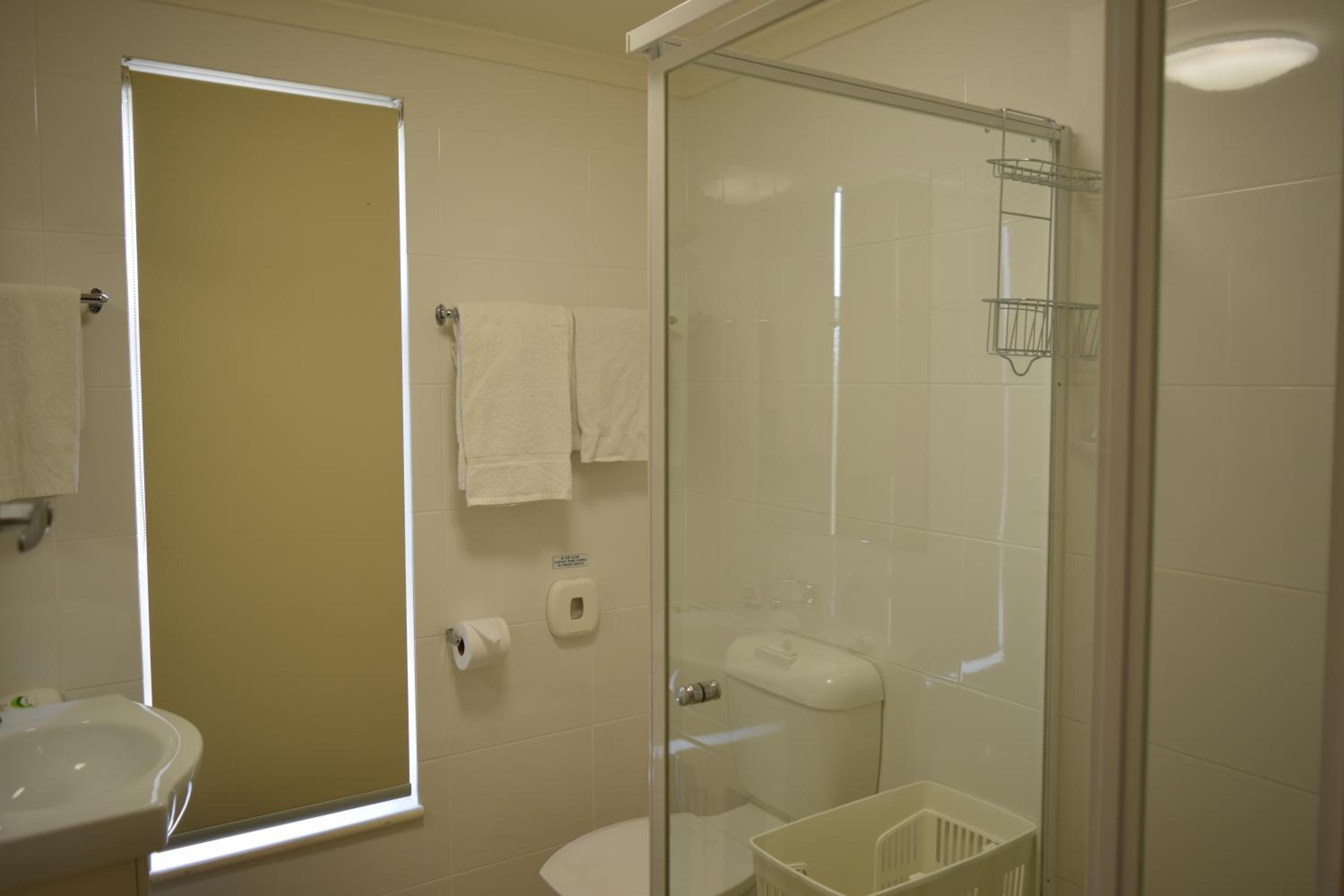 Glenelg Holiday Apartments- Corfu 17/20