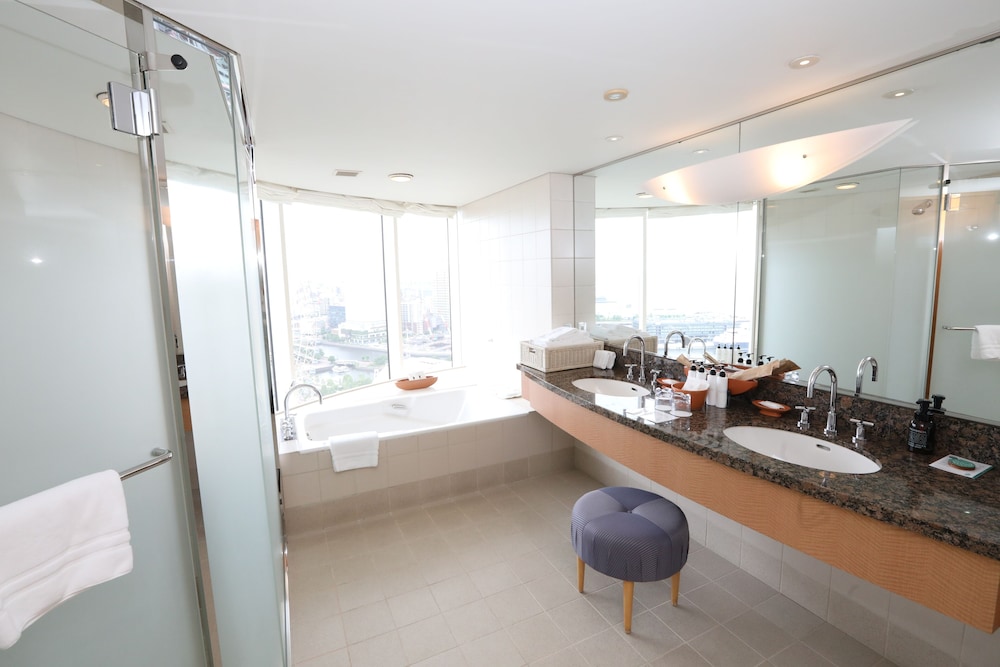 The Yokohama Bay Hotel Tokyu 23/48