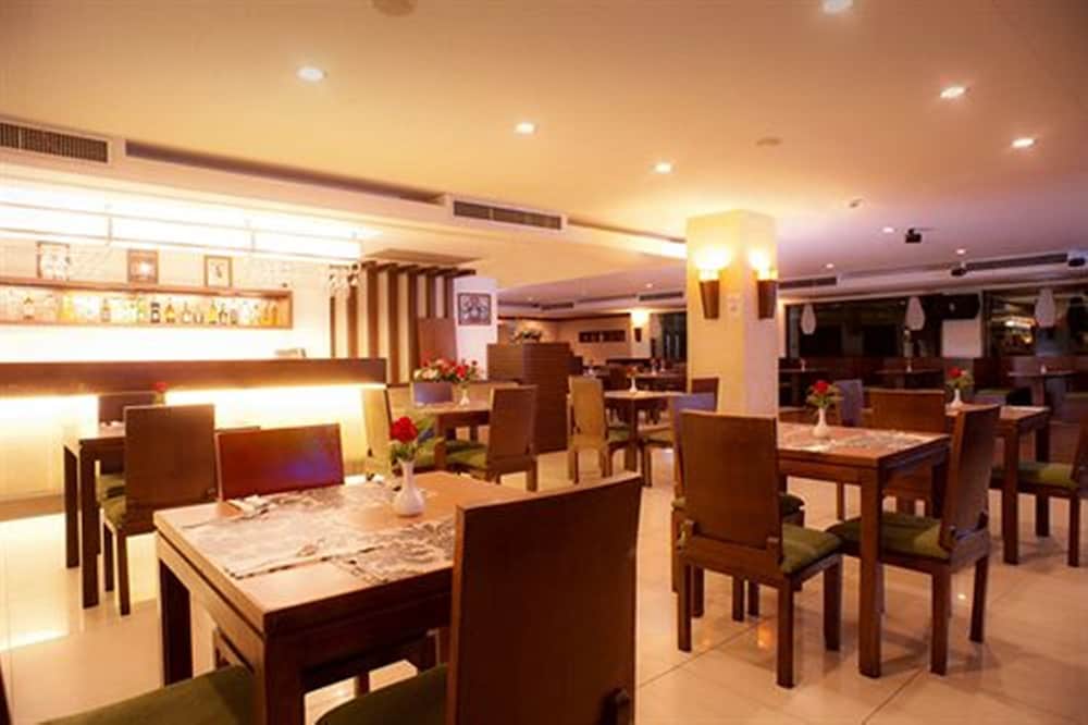 Royal Peninsula Hotel 53/66