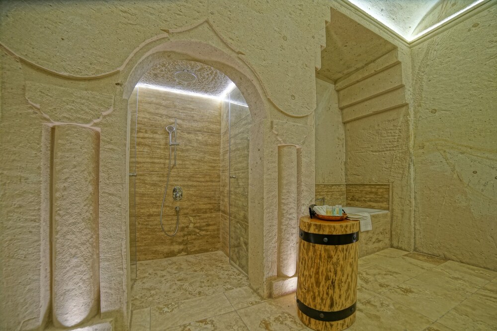 Taru Cave Suites 16/50