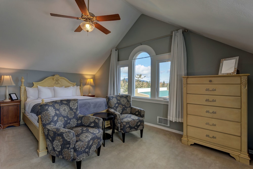 Nantucket Inn 29/50