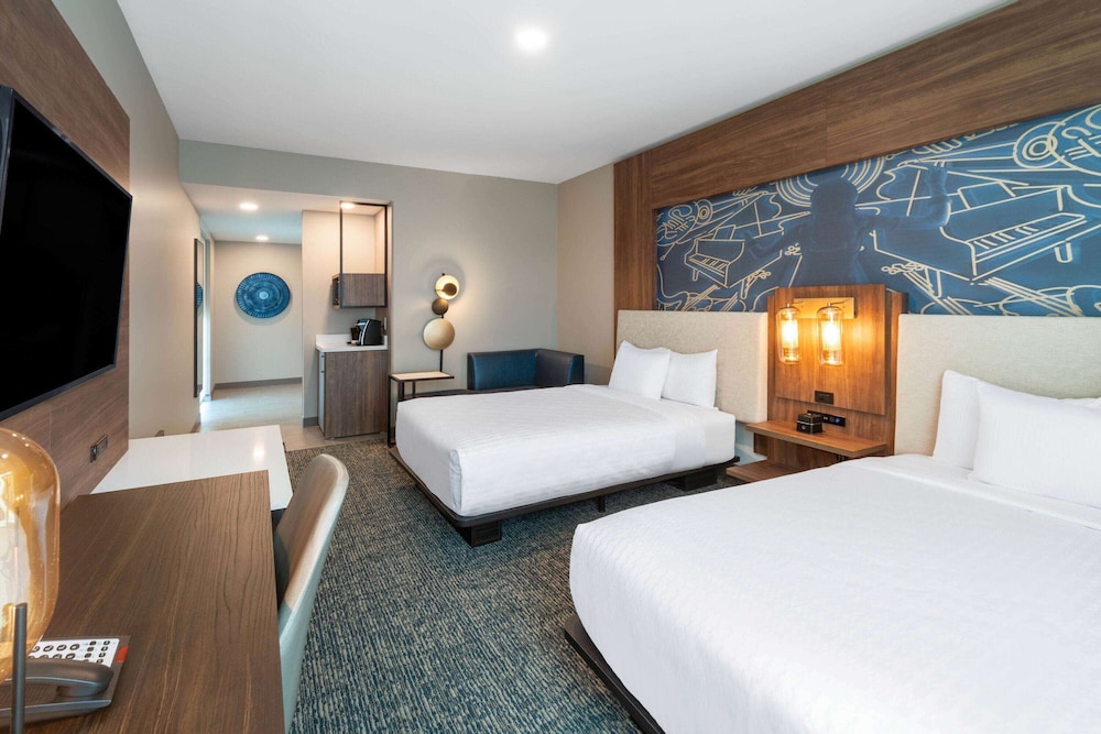 ROOM, 2 QUEEN BEDS, STADIUM VIEW