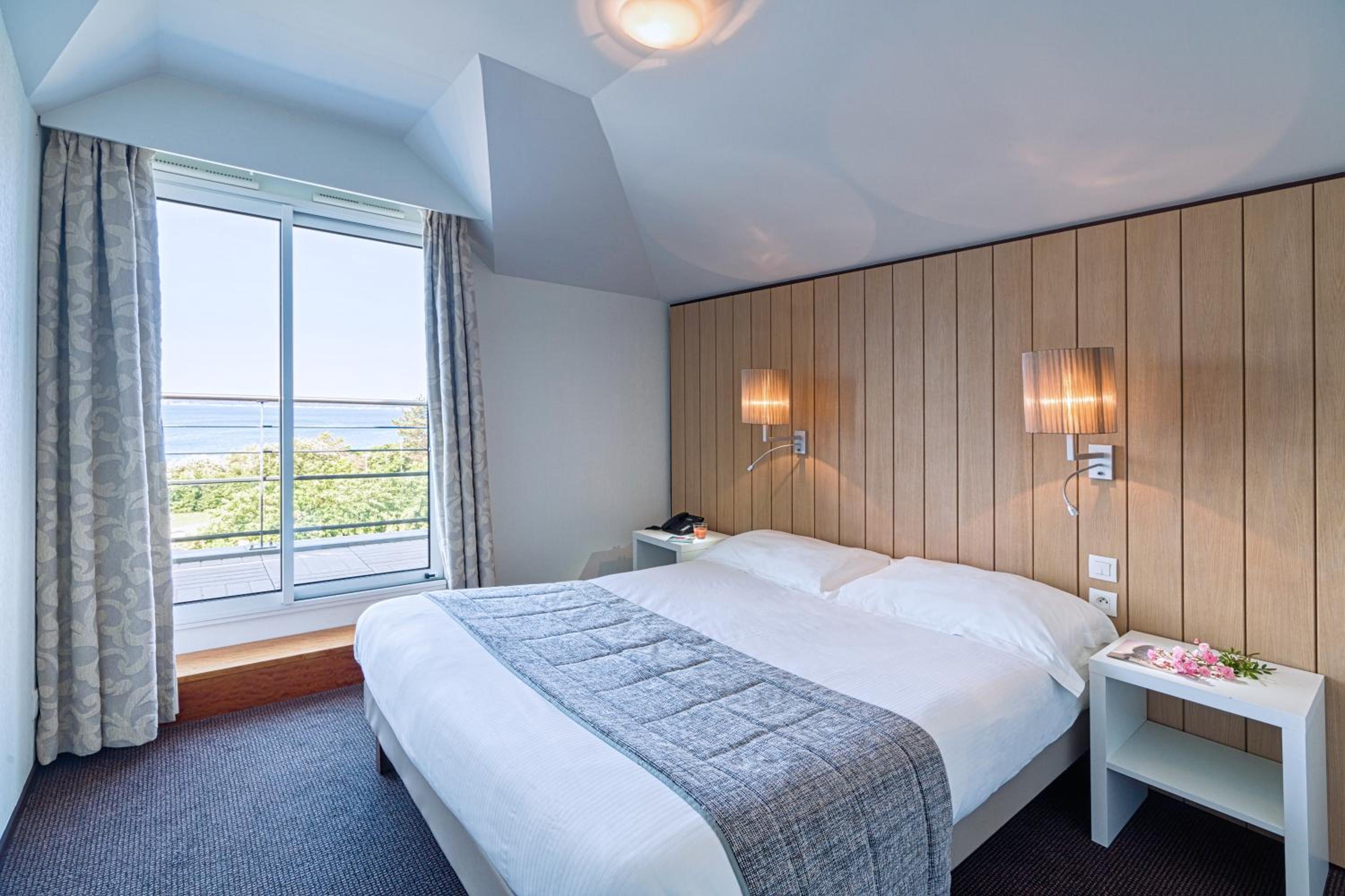 Superior, Double or Twin Bed, Lateral Side Sea View