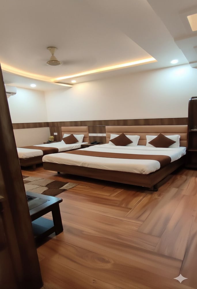 HOTEL RAGHUNATH 17/28