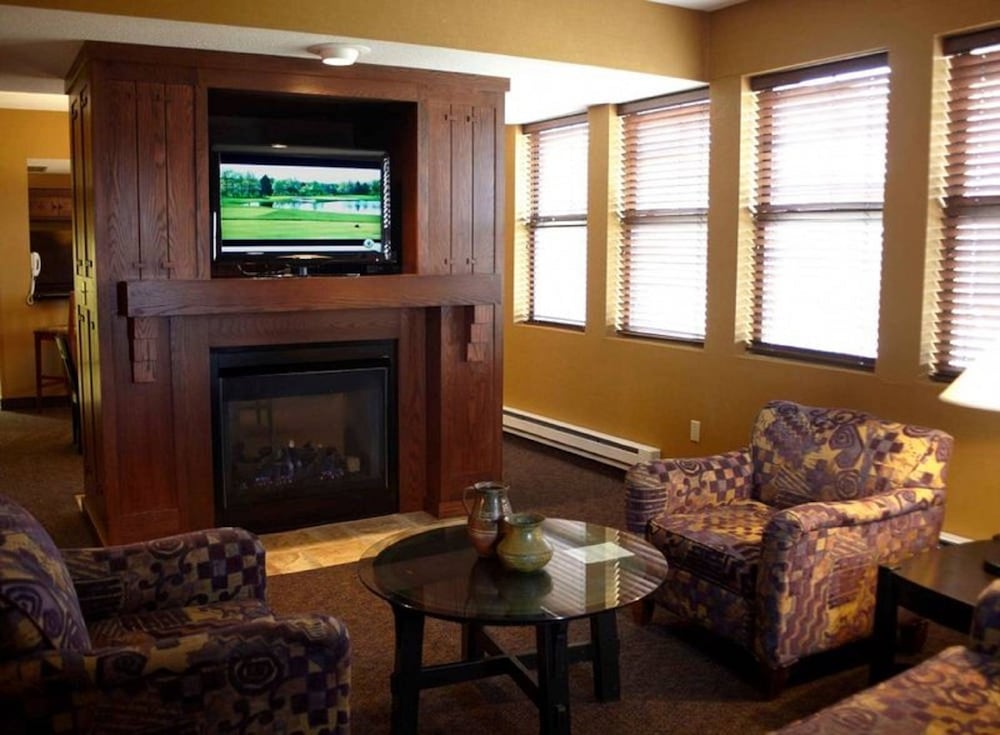 Holiday Inn Pewaukee-Milwaukee West 18/31