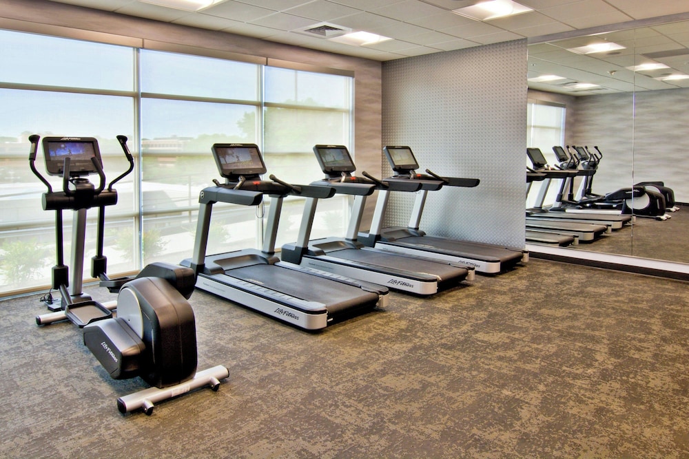 Fairfield Inn Suites Nashville Airport 30/43