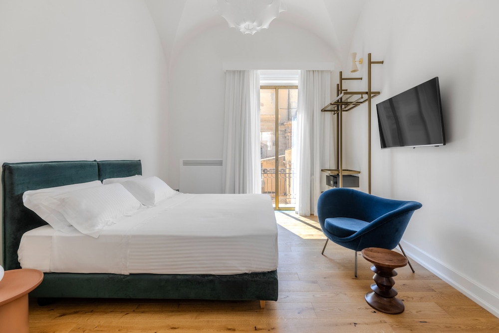 Dome Hotel 20/48