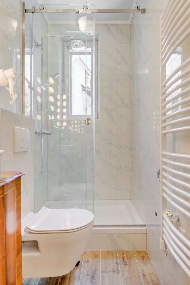 Le Monde Luxury Accommodation 59/63