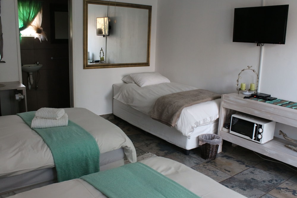Ukarimu Guest House 15/36