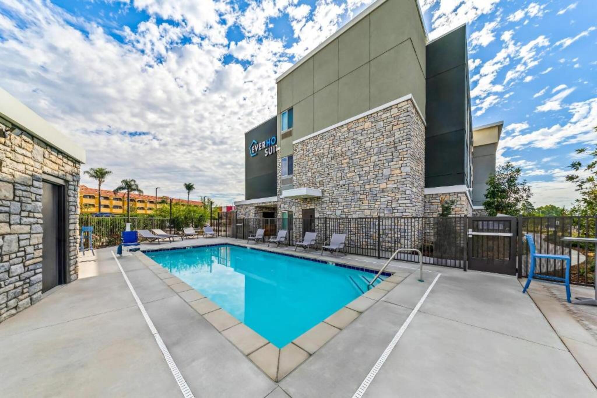 Everhome Suites Ontario Airport 22/39