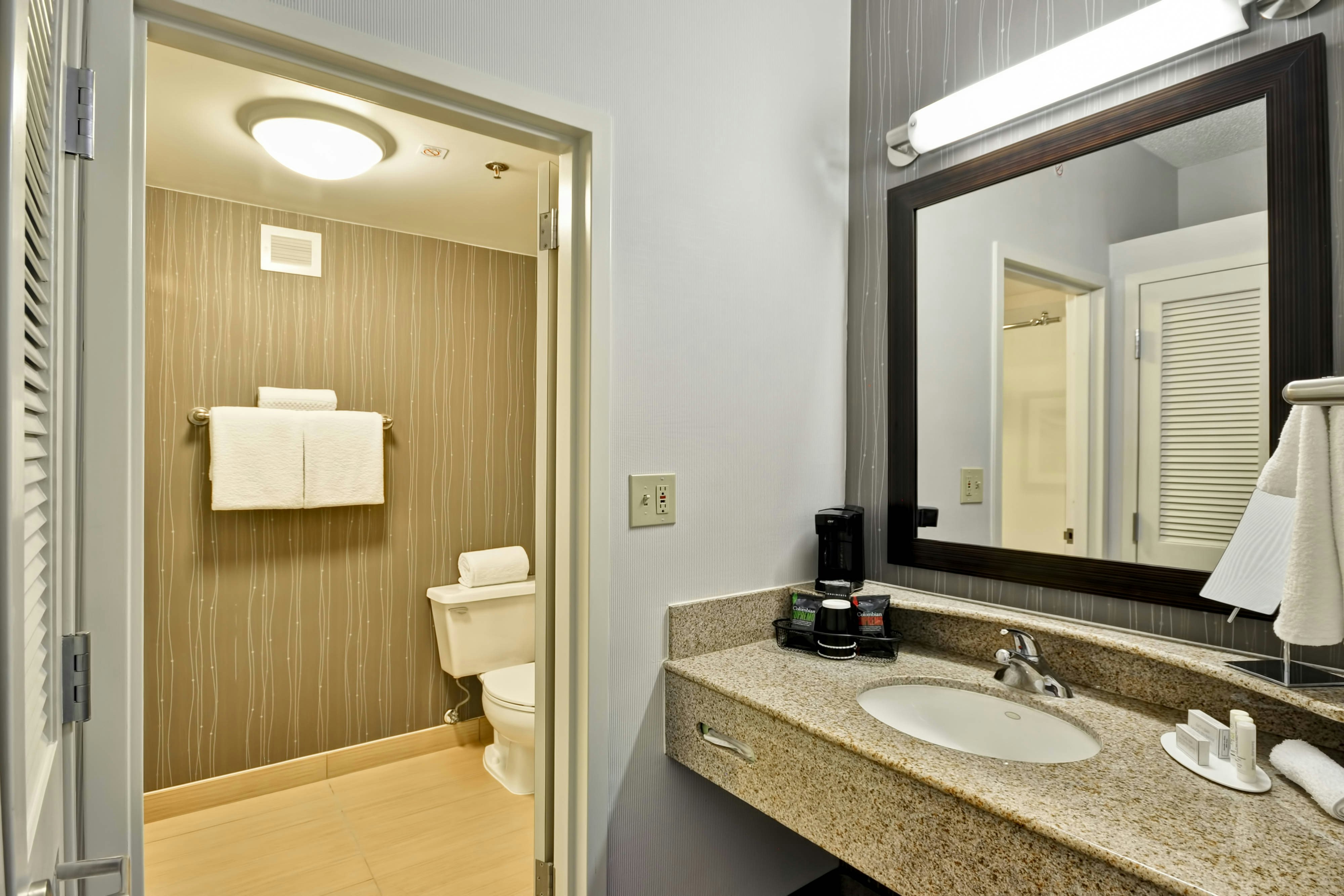 غرفة بسريرين كوين، Courtyard By Marriott Dallas Medical Market Center 2/3