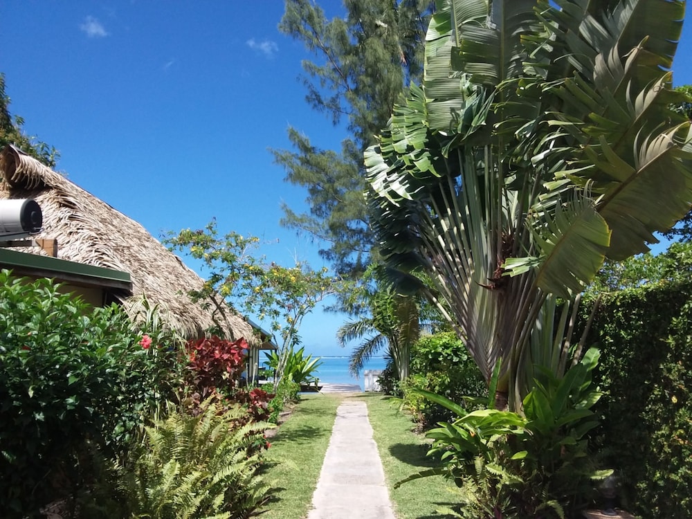 Linareva Moorea Beach Resort 46/50
