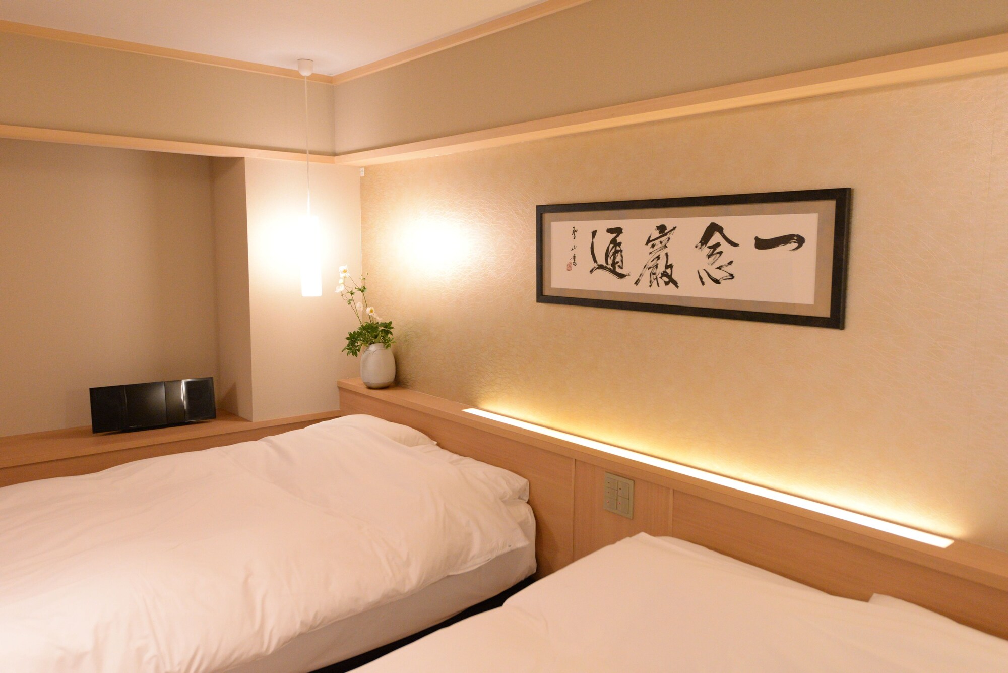 TWIN BEDS, 2 FUTON BEDS, OUTDOOR BATH