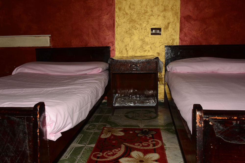 ROOM, QUADRUPLE, SHARED BATHROOM