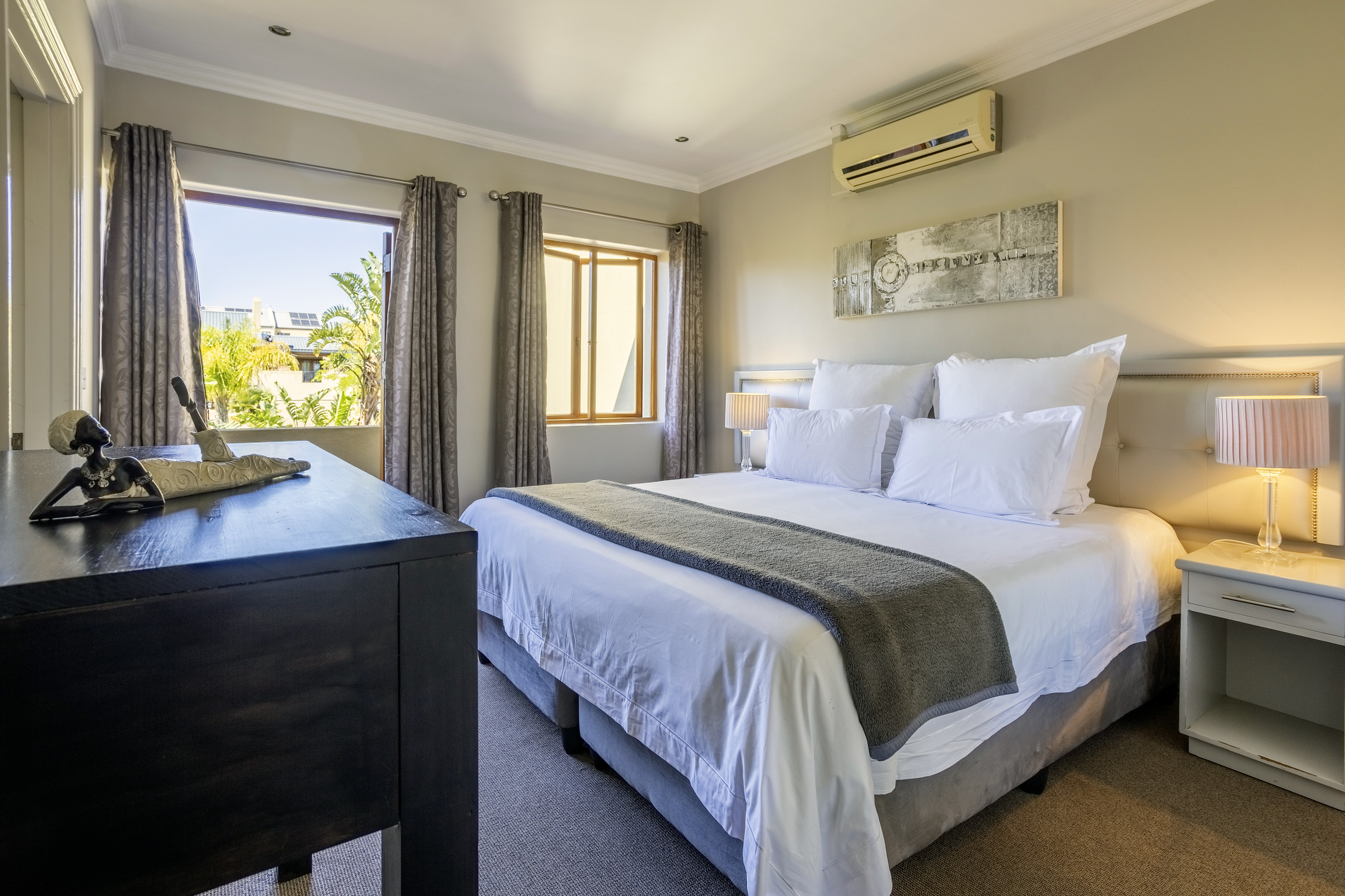 2 Bedrooms, Holiday House