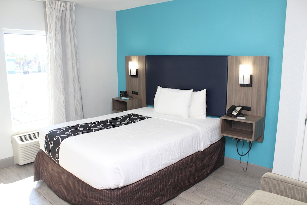 SPLIT, 2 QUEEN BEDS, CITY VIEW