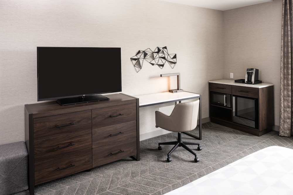 HOLIDAY INN BOSTON LOGAN AIRPORT - CHELSEA 54/64