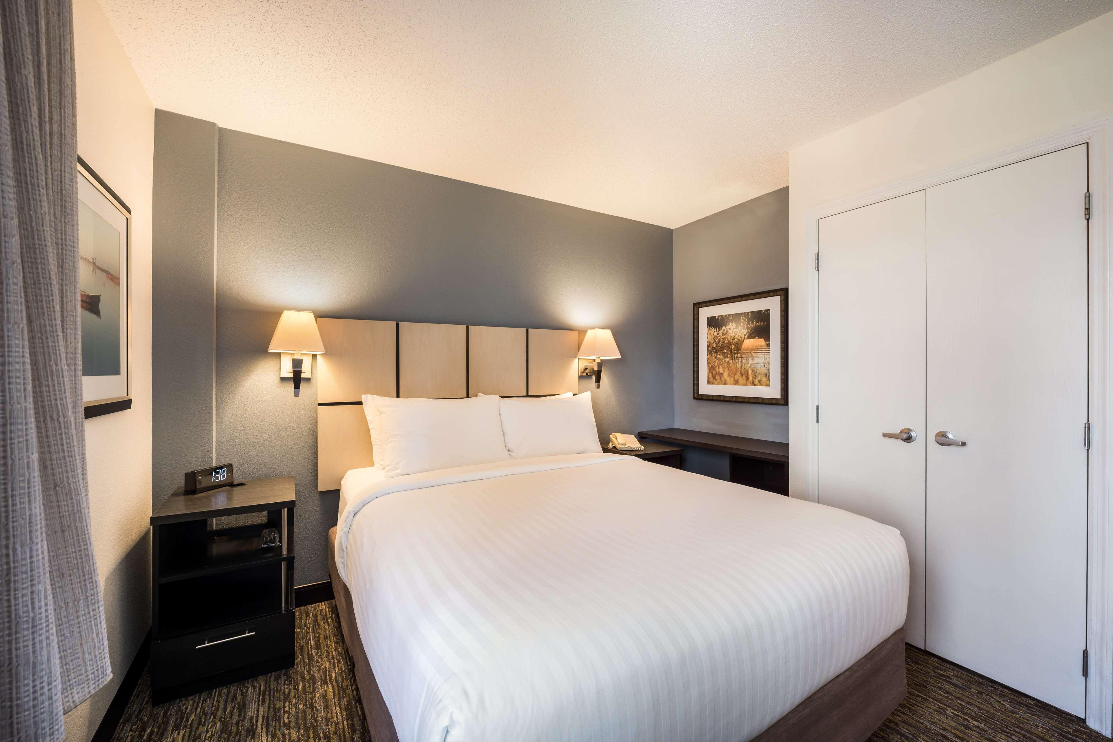 1 BEDROOM, SUITE, 2 QUEEN BEDS
