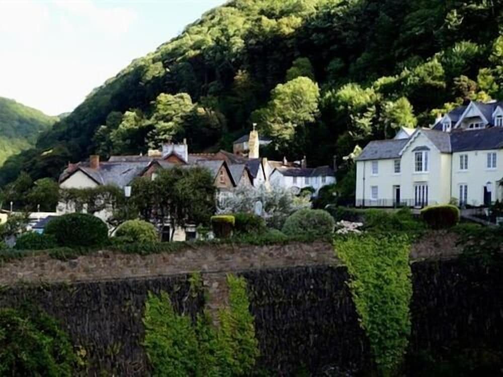 The Lyn Valley Hotel 8/9