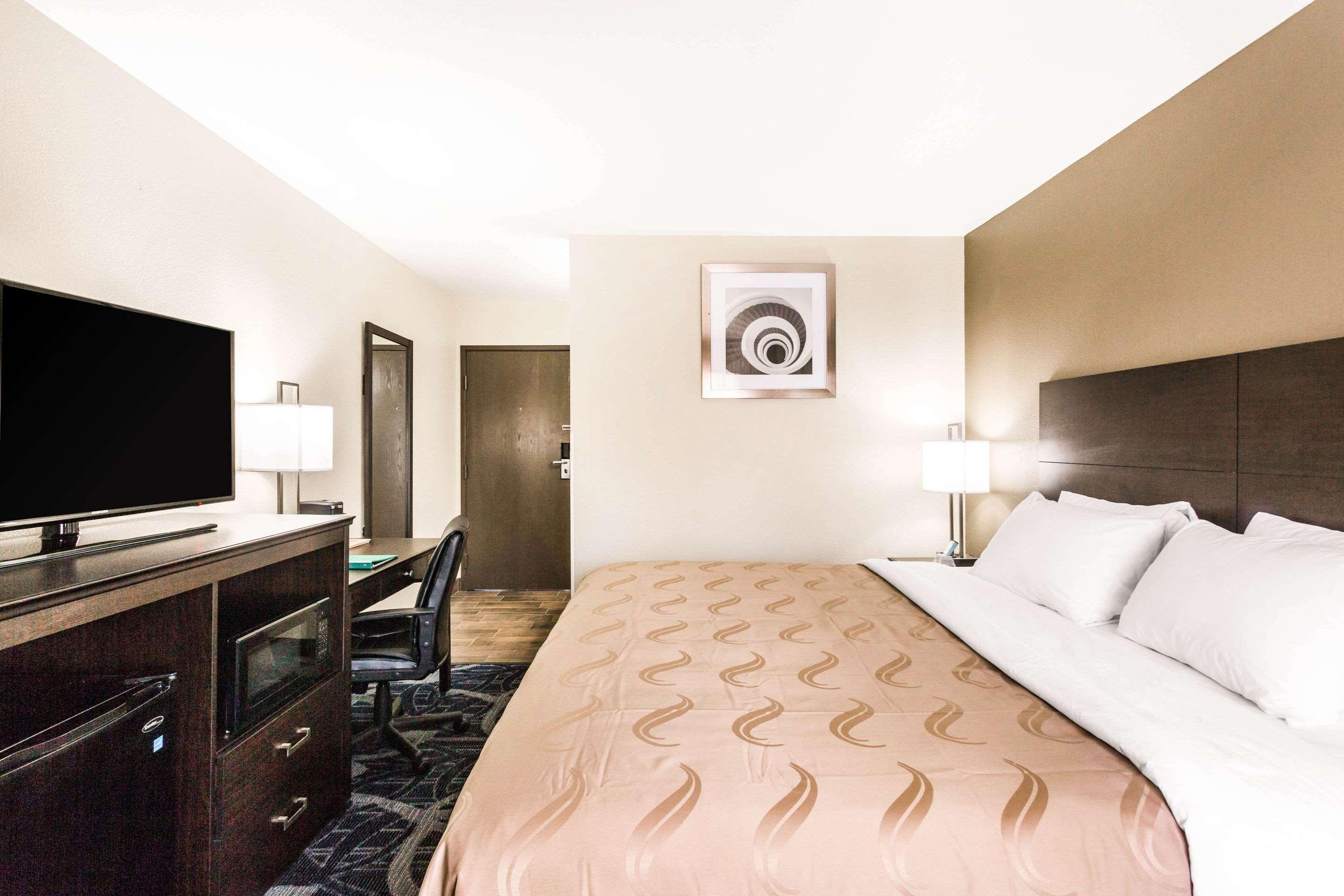 ROOM, KING BED
