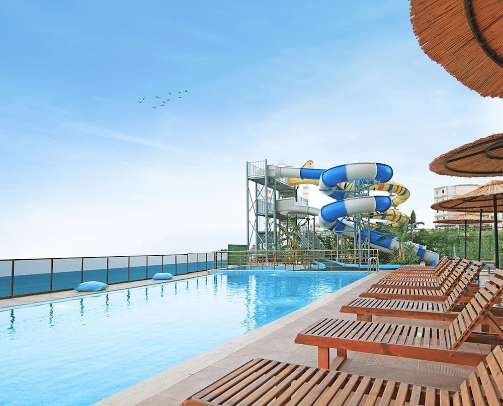Athena Premium Hotels 24/50